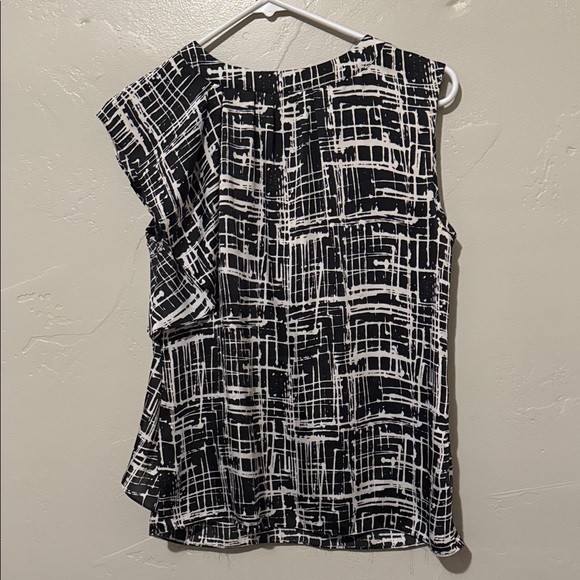 MICHAEL Michael Kors Black and White Patterned Blouse 4 - Picture 7 of 8